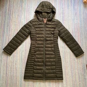 Packable light puffy jacket